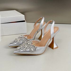 <span class=keywords><strong>Eleganti</strong></span> scarpe da sposa Sexy in <span class=keywords><strong>argento</strong></span> con soletta in gomma con strass in PU <span class=keywords><strong>tacchi</strong></span> sottili per feste estive autunno matrimonio - Product Image 1