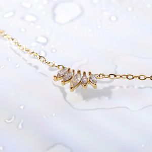 Collier en cristal plaqué or 18 carats avec incrustation de zircon en forme de fleur, bijoux à porter au quotidien - Product Image 4