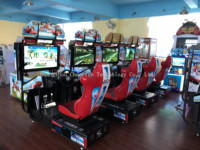 Machine de jeu de course d'arcade vidéo de simulateur de course de voiture à pièces d'écran de 32 pouces pour la zone de jeu