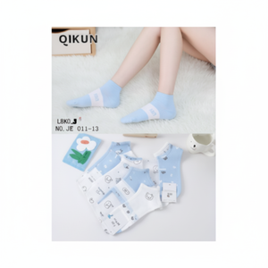 Calzini sportivi Casual in cotone pettinato da donna lunghi ricamati con motivo a carattere caldo e traspirante che si adatta a tutti i morbidi invernali senza cuciture - Product Image 1