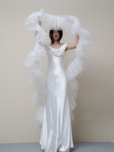 Voile de mariée bouffant double couche <span class=keywords><strong>mi</strong></span>-<span class=keywords><strong>long</strong></span> avec appliques et volants, bordure effet nuage, style forêt, pour séance photo, pour <span class=keywords><strong>femme</strong></span>, collection 'Note of love' - Product Image 4