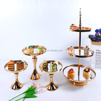 Vente en gros L Supports de table en métal à 3 niveaux pour gâteau cupcake Support à dessert à plusieurs niveaux en or pour mariage