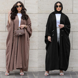 مبيعات ساخنة: عباءة نسائية إسلامية عصرية بمقاسات كبيرة على الطراز التركي، فستان مفتوح مطوي ومخطط - Product Image 2