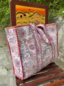 Bolso de Mano Acolchado de Algodón, Elegante, con Estampados de Bloques Inspirados en la Herencia, para Viajes y Compras - Product Image 2