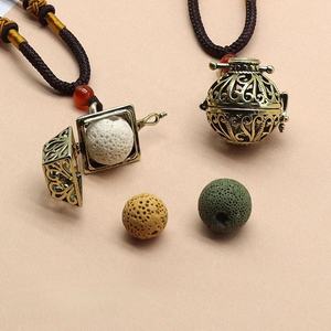 Collar Difusor <span class=keywords><strong>de</strong></span> Aromaterapia Antiguo al por Mayor con Colgante <span class=keywords><strong>de</strong></span> Bola <span class=keywords><strong>de</strong></span> Lava para Aceites Esenciales para Hombres y Mujeres - Product Image 1