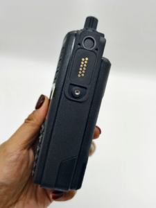 Radio Digital DMR Original Motorola DP4801e IP68 Impermeable con Bluetooth y GPS Transceptor Portátil UHF/VHF - Product Image 3