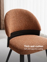Chaise de salle à manger minimaliste moderne avec dossier rembourré durable, sensation premium, pieds en bois pour l'ameublement de la maison
