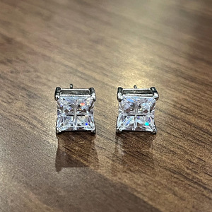 Orecchini a Perno Quadrati Unisex con Zirconi Cubici, Gioielli Semplici e alla Moda - Product Image 6