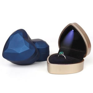 Boîte à bijoux en plastique pour la Saint-Valentin, boîte à bijoux d'amour, vente en gros de boîtes à bijoux avec lumières - Product Image 2