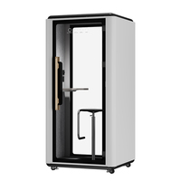 Cabine insonorisée avec porte en verre à cadre foncé, éclairage LED, panneau acoustique, espace calme pour la concentration en bureau ouvert