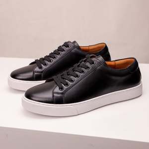 Chaussures de sport rétro noires grande taille pour hommes, décontractées et élégantes, avec empeigne en PU, semelle extérieure en EVA, antidérapantes, respirantes, ouvertes, pour l'été, avec fonction massage - Product Image 1