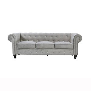 Sofá KD de tela de terciopelo gris para sala de estar, sofá de madera de 3 plazas con estilo de diseño clásico - Product Image 1