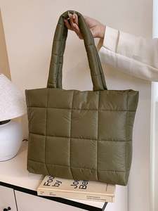 Bolso Tote de Gran Capacidad para Mujer, Versión Coreana 2025, Bolso de Mano Acolchado Suave de Invierno con Función de Abrigo, Bolso de Compras Premium - Product Image 4
