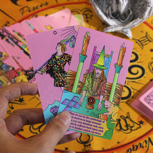 Vente en gros 12*7cm Tarot <span class=keywords><strong>débutant</strong></span> rose couleur impression plastique PVC imperméable <span class=keywords><strong>carte</strong></span> de tarot 78 pièces <span class=keywords><strong>carte</strong></span> d'<span class=keywords><strong>oracle</strong></span> avec guide manuel - Product Image 3