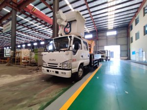 Camion <span class=keywords><strong>con</strong></span> Piattaforma Aerea Isolata a Doppia Cabina ISUZU, 19m, per Lavori Elettrici, Vendita Diretta dalla Fabbrica - Product Image 6