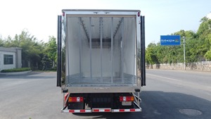 ISUZU EST7 Nouvelle boîte de vitesses manuelle Diesel Euro 5 Norme d'émission 150-250 CV Capacité de charge 1-10T Camion frigorifique 5T - Product Image 5