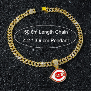 สร้อยคอแฟชั่นผู้ชายแบบโซ่คิวบัน ดีไซน์ยอดนิยมขายดีปี 2026 พร้อมจี้โลโก้ทีม รูปทรงเรขาคณิต ขายส่งเครื่องประดับแฟชั่น - Product Image 5