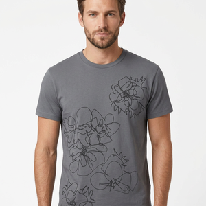 เสื้อยืดแขนสั้นสีเทาสำหรับผู้ชาย พิมพ์ลายดอกไม้ดิจิทัลด้านหน้า คอกลม ทรงปกติ สวมใส่สบาย ระบายอากาศได้ดี ผ้าเจอร์ซีย์ถักน้ำหนัก 220 กรัม 100% - Product Image 1