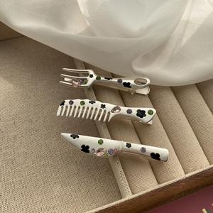 Novidade QianJin: Presilhas de Cabelo Laterais Românticas com Glitter Prateado e Strass – Acessórios de Cabelo Criativos e Elegantes - Product Image 4