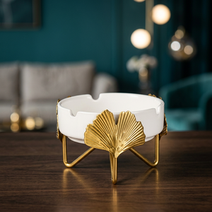 Cendrier de bureau moderne rond blanc avec design coquille dorée pour la décoration de la maison - Product Image 1