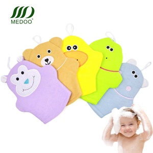 Ensemble de gants de bain pour bébé en forme d'animaux mignons, gants de bain en tissu éponge pour nourrissons, gants exfoliants double face, vente en gros OEM - Product Image 1