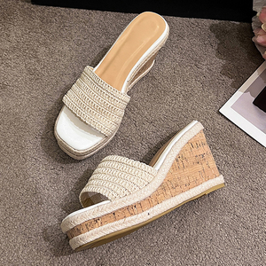 Sandalias de Verano 2025 Europeas y Americanas con Punta Abierta, Transpirables y Antideslizantes, con Tacón Inclinado y Tejido Wisteria - Product Image 1