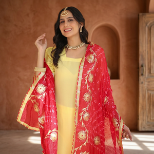Style De Maison Ensemble 3 pièces Kurta jaune en rayonne à col carré avec Dupatta rouge - Product Image 2