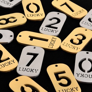 จี้ห้อยคอรูปป้ายห้อยคอสุนัขเลขนำโชค  แบบกำหนดเองได้  ชุบทอง  พร้อมความหมายมงคล  เป็นเครื่องรางนำโชค  ของที่ระลึก  ของขวัญ - Product Image 5