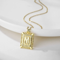 Collier Pendentif Lettre Initiale Plaqué Or 18k Acier Inoxydable Carré Capital Monogramme Alphabets A-Z pour Homme et Femme
