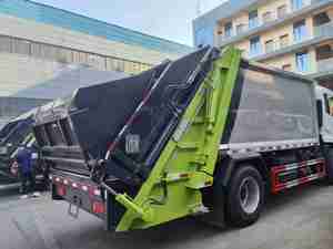 Camion à ordures compacteur CLW 4x2 avec vérin hydraulique télescopique - Véhicule compact de collecte des déchets - Product Image 3
