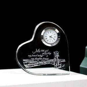Vente chaude en gros cristal en forme de <span class=keywords><strong>coeur</strong></span> horloge innovation personnalisée 3D cristal Photo souvenirs cadeaux articles pour mariage - Product Image 4