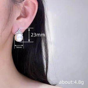 Boucles d'oreilles clous en perles Akoya E3632, or blanc, perles de culture rondes AAA, design couronne, bijoux de mariage pour femme, or 18 carats - Product Image 6