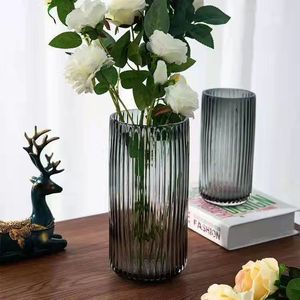 Vasi <span class=keywords><strong>in</strong></span> Vetro a Strisce Verticali Serie U, Decorazione <span class=keywords><strong>da</strong></span> Tavolo Fatta a Mano, Ecologica e Moderna per Soggiorno <span class=keywords><strong>in</strong></span> Stile Romano - Product Image 3