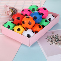 Mini ballon de football anti-stress rotatif pour enfants, idéal pour les cadeaux de fête de football et les remises en sachets cadeaux