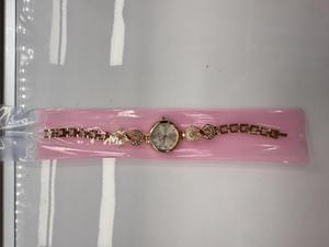 Orologio da Donna Placcato Oro con Diamanti e Cinturino in Lega, Elegante Segnatempo alla Moda - Product Image 3