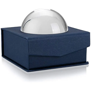 Presse-papiers sphérique en verre cristal transparent avec motif gravé en 3D pour la décoration de bureau à domicile ou comme cadeau - Product Image 6