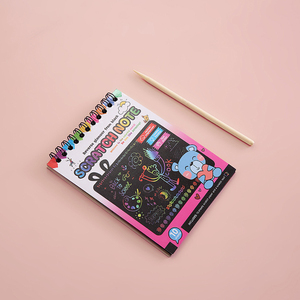 <span class=keywords><strong>Livre</strong></span> de <span class=keywords><strong>dessin</strong></span> créatif pour enfants, peinture à gratter DIY éblouissante, graffiti, carnet de <span class=keywords><strong>dessin</strong></span> avec bâtonnets en bambou - Product Image 4