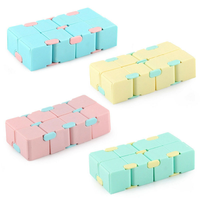 Vente en gros de cubes de casse-tête éducatifs en plastique Fidget Cubes pour enfants Jouets pour le développement du cerveau