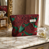 Sac de maquillage personnalisé avec logo vintage, motif floral rouge en jacquard, grande capacité, organiseur de maquillage avec fermeture éclair, rangement de voyage pour les soins de la peau pour femmes