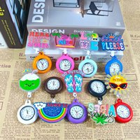 Montre d'infirmière rétractable de style médical avec un design mignon d'animaux de dessin animé, en plastique et en verre, bracelet extensible fait à la main pour les étudiants
