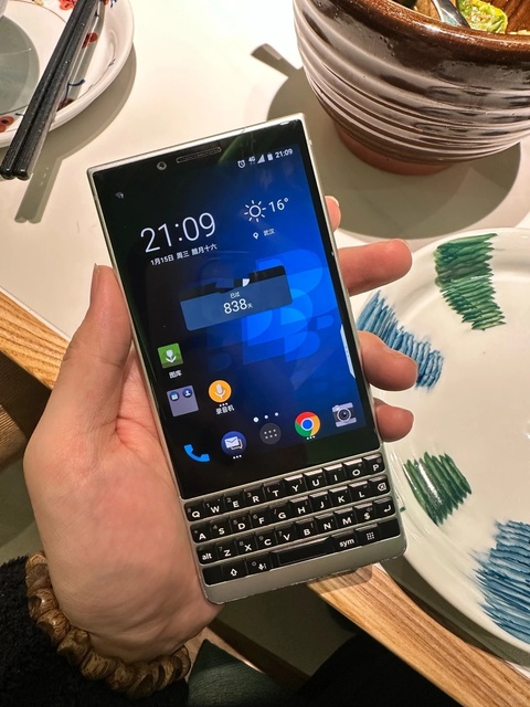 BlackBerry KEY2 4G LTE CDMA Smartphone QWERTY Physical Keyboard 12MP Camera Business AMOLED Octa Core Fingerprint Sensor French
