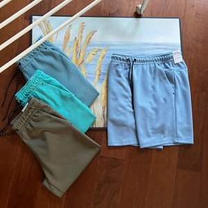 Shorts de sport décontractés pour hommes en molleton technique style drill, 100 % coton, taille élastique avec pression latérale adhésive, motif uni - Product Image 2