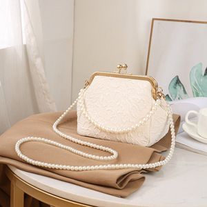 Sac à bandoulière plissé rétro européen 2025 pour <span class=keywords><strong>femme</strong></span>, sacoche de téléphone perlée, mini pochette à fermoir avec doublure en polyester - Product Image 2