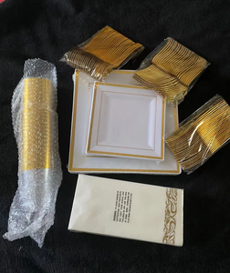Ensemble de vaisselle jetable à bord en or blanc 175 pièces Assiettes et assiettes à dessert en plastique doré pour mariages et fêtes Échantillon gratuit inclus - Product Image 1