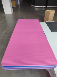 Cómodo Tapete de Yoga Antideslizante de Material NBR de 8 mm de Grosor - Product Image 4