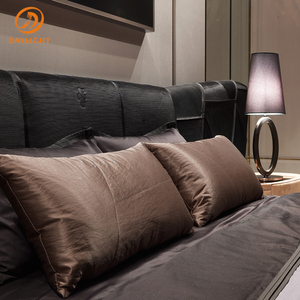 <span class=keywords><strong>Lit</strong></span> Queen Size avec cadre en bois massif, tables <span class=keywords><strong>de</strong></span> chevet et tête <span class=keywords><strong>de</strong></span> <span class=keywords><strong>lit</strong></span> rembourrée, <span class=keywords><strong>lit</strong></span> double noir king size, style post-moderne, véritable velours - Product Image 6