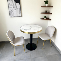 Table à manger en marbre de luxe léger, bords recouverts d'aluminium, design moderne, écologique, durable, utilisation commerciale pour les hôtels et les restaurants