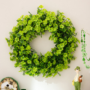 聖パトリックの日のお祭り グリーンシャムロック プラスチック製人工葉の花輪とリース 玄関の装飾用 - Product Image 1