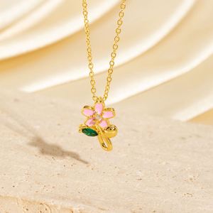 Collier en Acier Inoxydable Plaqué Or avec Pendentif Fleur de Tulipe en Acier Titane, Bijou Anti-ternissement - Product Image 3