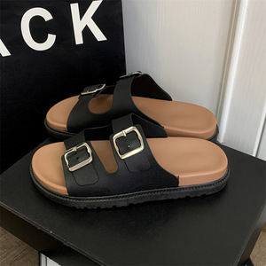 Nouvelles tongs plates tendance en PVC pour <span class=keywords><strong>femme</strong></span>, collection été 2025 – Luxe, antidérapantes, idéales pour la plage et l'extérieur - Product Image 6